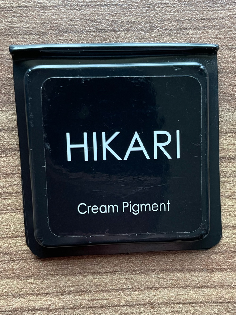 Hikari Cream Pigment Eyeshadow  “Latte”